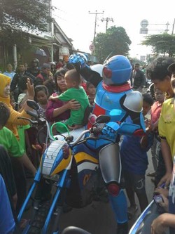 Kamen Rider Kesiangan Bikin Heboh Lokasi KRL Maut di Bintaro
