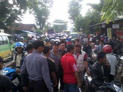 Protes Sampah, Warga Geruduk Mapolsek Karangawen Demak