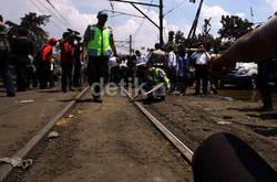 Polisi Periksa Peralatan Pengamanan KRL di Pintu Lintasan Bintaro