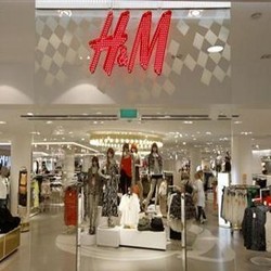 Demi Upah Pegawai, Penjual Baju Asal Swedia Ini Naikkan Harga