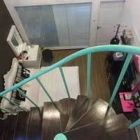 Desain Satu Atap Dua Lantai Bikin Kamar Jadi Luas