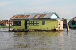 Pom Bensin di Atas Sungai & 4 Hal Unik di Sumatera Selatan