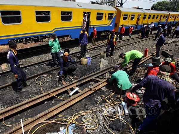Jalur KRL di Bintaro Terus Diperbaiki