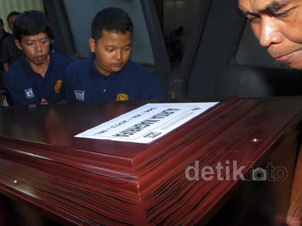 Jenazah Korban KRL Maut Dikembalikan ke Keluarga
