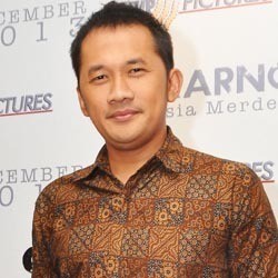 Hanung Bramantyo Persembahkan Film Soekarno untuk Almarhum Ayah