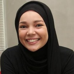 Berhijab, Dewi Sandra Mundur Jadi Ikon Rambut Indah