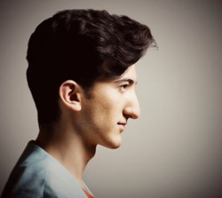 Pria Indonesia Suntik Botox dan Filler Agar Hidung Lebih Mancung