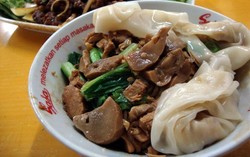 RM Akoen: Yamien Legendaris dan Bistik Gaya China dari Restoran Jadul