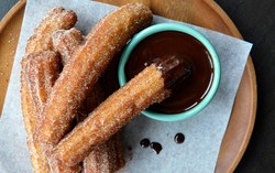 Yuk, Bikin Churros Renyah Gurih dengan Empat Langkah Mudah Ini