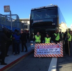 Google Dituntut Rp 12 Triliun, Karyawan Didemo Warga