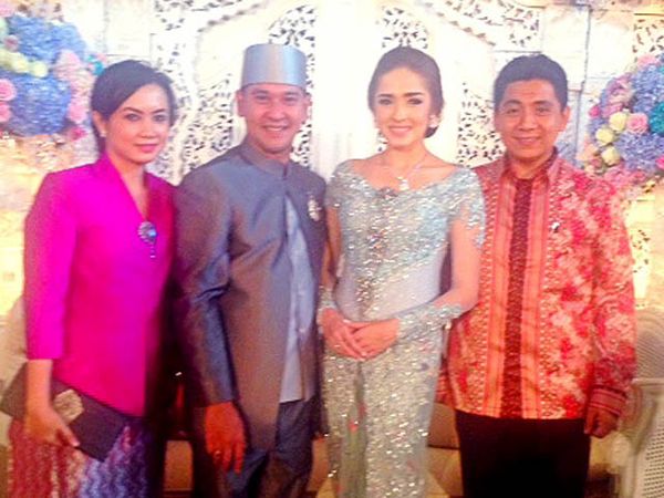 Yasmine Wildblood dan Abi Yapto Resmi Menikah