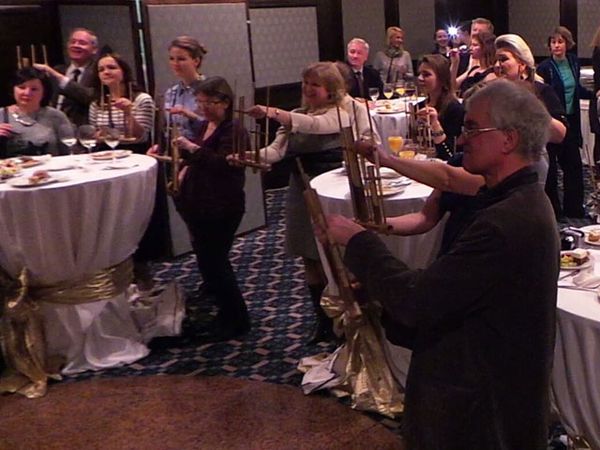 Angklung Pukau Warga St. Petersburg