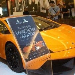 Bank Ini Berikan Hadiah Lamborghini Bagi Pemegang Kartu Kreditnya