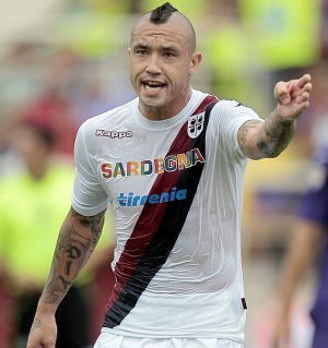 Radja Nainggolan Pilih Bertahan di Cagliari
