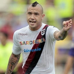 Radja Nainggolan Pilih Bertahan di Cagliari
