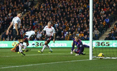 Mignolet Bantah Pertahanan Si Merah Tak Lagi Solid