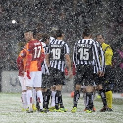 Lapangan Tertutup Salju, Galatasaray-Juventus Dihentikan