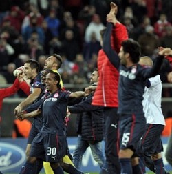 Olympiakos Temani PSG ke Babak 16 Besar