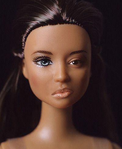 Perpaduan Apik Boneka Barbie dengan Manusia