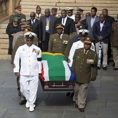 Ribuan Warga Afsel Penuhi Jalan Demi Saksikan Peti Mandela