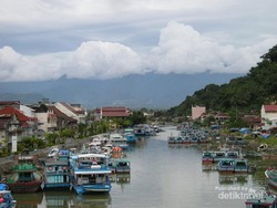 Pesona Minang, dari Kota Tua Hingga Danau Kembar