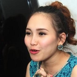 Ayu Ting Ting Jadikan Tahun 2013 Sebagai Pembelajaran dalam Hidup