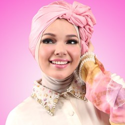 Ini Pengalaman Unik Dewi Sandra Berenang Pakai Swimsuit ala Spiderman