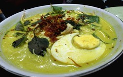 RM Gading Putih Ibu Titin: Gurih Enak Racikan Laksa Khas Cibinong