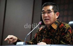 Kasus Akil, KPK Periksa Ketua MK Hamdan Zoelva