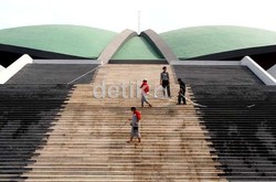  Tak Laku di Dunia Hiburan, Artis Loncat ke Panggung Politik