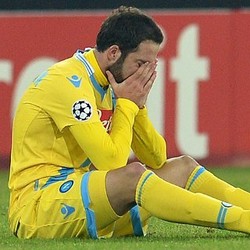 Napoli Gagal Lolos, Higuain Teteskan Air Mata