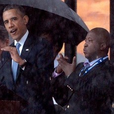 Dituding Palsu, Penerjemah Bahasa Isyarat Saat Acara Mandela Membela Diri