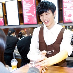 Jumpa Penggemar, VIXX Jadi Barista