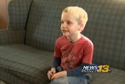 Bocah 6 Tahun Ciumi Teman, Ungkapan Sayang atau Terlalu Cepat Matang?