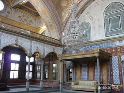 Pedang, Mantel & Gigi Nabi Muhammad Ada di Istana Ini