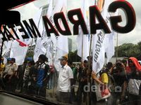 Buruh Demo Gedung DPR