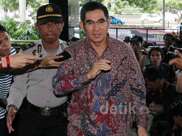 KPK Periksa Ketua MK Hamdan Zoelva