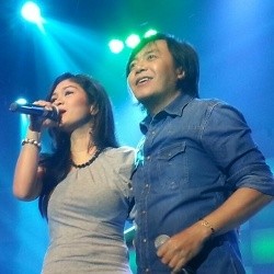 Ari Lasso Lepas Kangen dengan Penggemar di Makassar