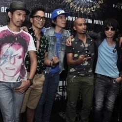 Slank Raih Penghargaan Lifetime Marketing Award 2013