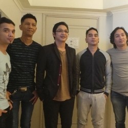 Boxset Platinum Pertama Ungu Terjual Rp 51,7 juta