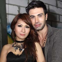 Tata Janeta Pacari Pria Ganteng Asal Iran