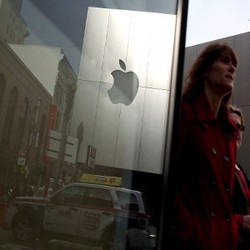 Apple Patenkan Layar Lengkung