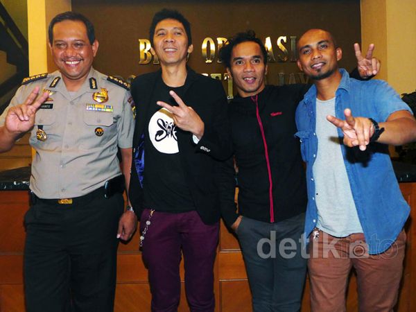 Slank Datangi Polda Metro Jaya