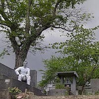 Misteri Patung Penerbang Belanda di Makam Kembang Kuning Surabaya