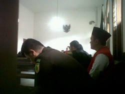 Sorot dan Kedipan Mata Wawan ke Ade di Sela Dengarkan Tanggapan Jaksa