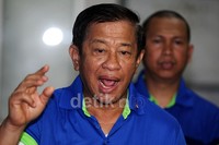 Agum memberikan keterangan pers terkait Piala Agum Gumelar 2013 di Jakarta, Kamis (12/12/2013).