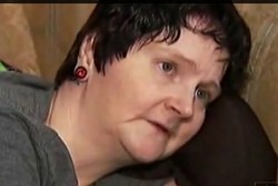 Dikerjai dengan Lem Super, Perempuan Ini Lengket di Dudukan Toilet