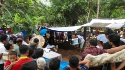 Polisi Bongkar Makam Bayi Kembar Terkait Pencurian Kafan dan Organ Tubuh 
