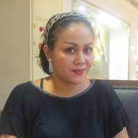 Manajeri Artis Beken, Vera Lebih Senang Dipanggil Emak