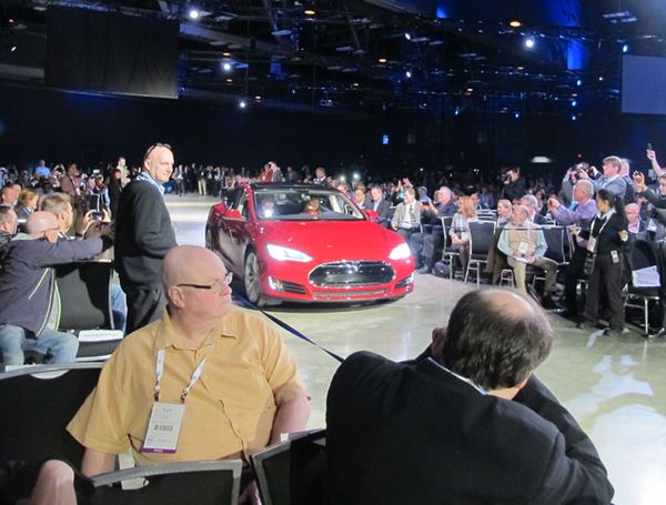 Iron Man dan Mobil Listrik Sporty